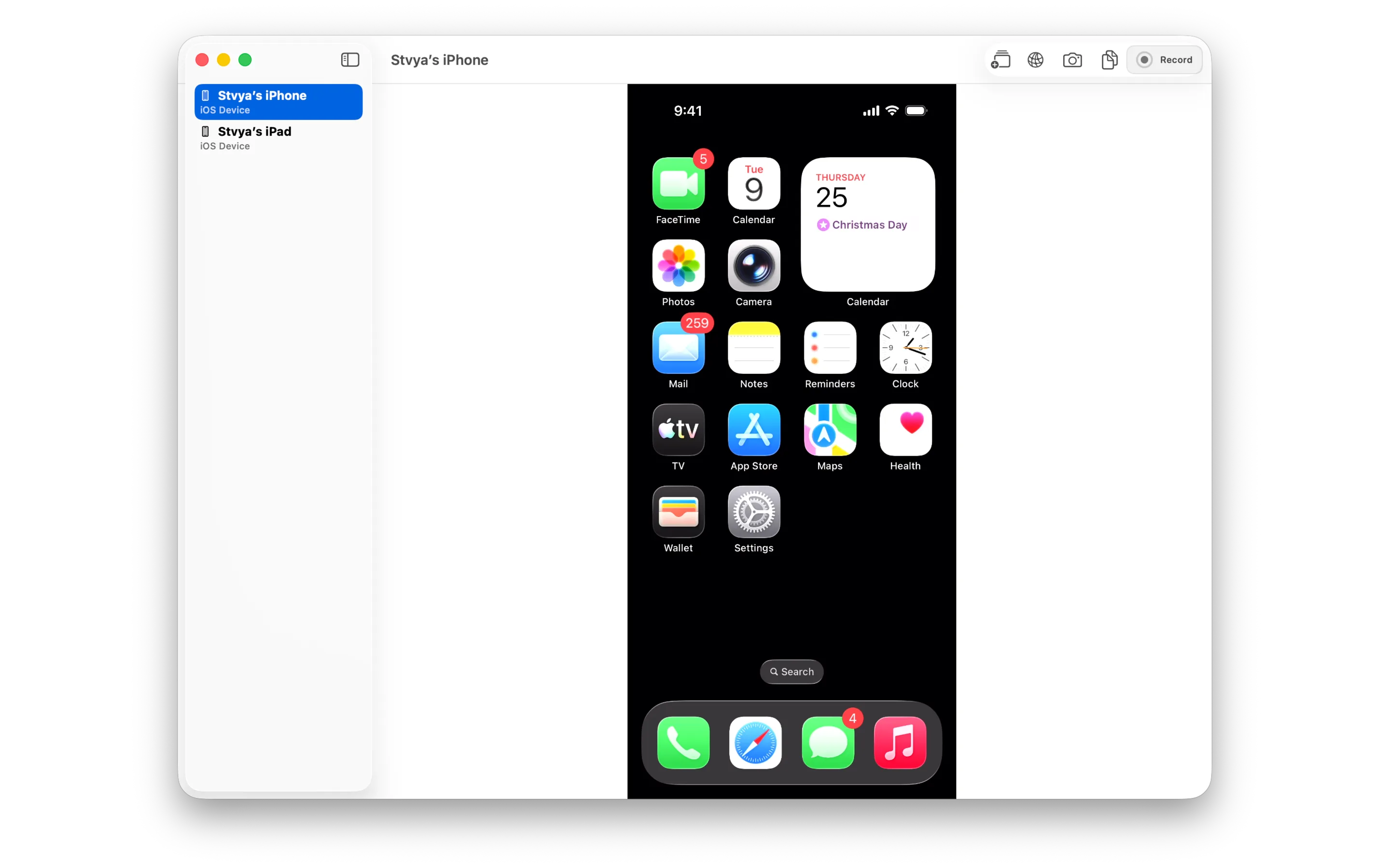 CableMirror window mirroring an iPhone with the device sidebar